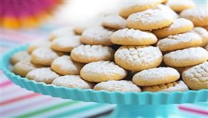 سؤال يحيّر السيدات كل عام.. عجن الكحك على السخن أم البارد؟