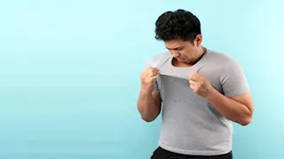 "من السمك إلى الفاكهة".. ماذا تكشف رائحة جسمك عن صحتك؟