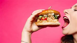   تتناول الأطعمة بكثرة ولكن دون اكتساب وزن؟.. إليك السر