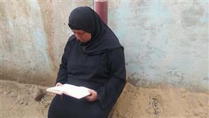 بعد الحكم على المتهمين بالسجن.. أسرة بسنت خالد تقرأ القرآن على قبرها (صور)  