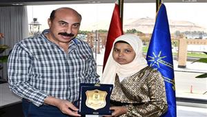 بالصور.. محافظ أسوان يُكرم حفظة القرآن الكريم من ذوي الهمم