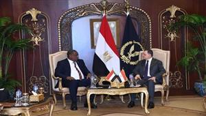 وزير الداخلية يبحث الموضوعات المشتركة مع نظيره السودان