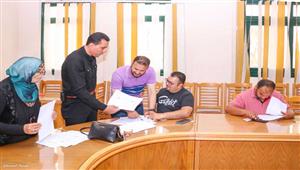 صور.. رئيس هيئة ميناء دمياط يتفقد سير انتخابات اللجنة النقابية