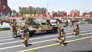 رئيس الأركان يشهد بيانا عمليا للتكتيكات الصغرى والمهارة لإحدى وحدات المنطقة الجنوبية