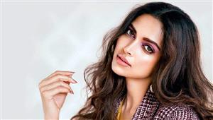 ديبيكا بادوكون بإطلالة جذابة في ثاني أيام مهرجان كان السينمائي