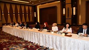 صور.. وزيرا السياحة والطيران يلتقيان الوفد الصربي في شرم الشيخ