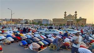 كيفية صلاة العيد.. وهل يشترط سماع الخطبة لصحة الصلاة؟