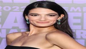 تارا عماد بـ"الأصفر" في أحدث ظهور ومنى زكي تعلق