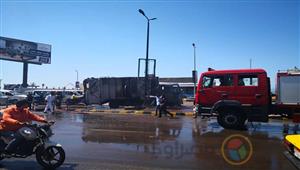 حريق يلتهم سيارة جمع قمامة على كورنيش الإسكندرية- فيديو وصور