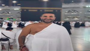 "الله ينظر لقلوبنا".. أحمد سعد يرد على منتقدي "تاتو" العمرة