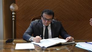 وزير التعليم العالي يستعرض تقريرًا حول اجتماع المجلس الأعلى لشئون التعليم والطلاب