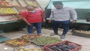 صور.. فحص 15 منشأة وإعدام أغذية فاسدة في الوادي الجديد