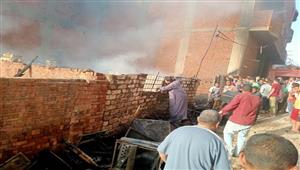 حريق مروع يلتهم 3 منازل في قنا.. ومصدر: مصرع مواطن وإصابة 2 آخرين