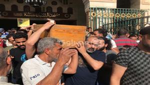 أشرف زكي في جنازة والد الفنان محسن منصور