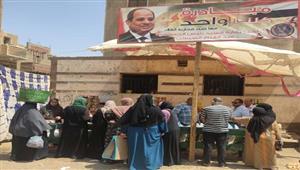  بأسعار مُخفضة.. إقامة معرض لبيع السلع الغذائية في العدوة بالمنيا - صور