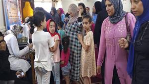 تضمنت 6 عيادات.. قافلة طبية تفحص 420 مواطنًا بعزبة ميرزا بالإسكندرية- صور