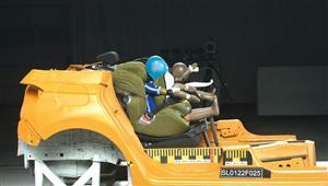 تحذير من مواد ضارة في مقاعد الأطفال بالسيارات 