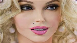 فيديو وصور.. هل تصدق أن هذه الفتاة ليست بشرية؟