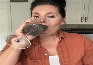 تحذيرات من مشروب شائع على "تيك توك" لعلاج الإمساك