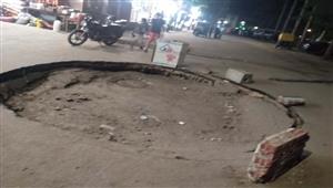 هبوط أرضي بعد انهيار الكوبري الأثري.. أهالي العزيزية يستغيثون بمحافظ الشرقية - صور