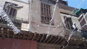 انتشال جثة عجوز من تحت الأنقاض بعقار الجيزة المنهار