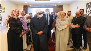 إحدى القلاع العلمية بالأزهر.. الإمام الأكبر يتفقد مركز تطوير تعليم الطلاب الوافدين - صور