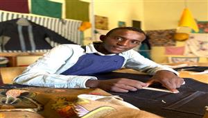 في مهمة خاصة .. شاب مصري يذهب إلى كينيا لمساعدة الأيتام (صور)