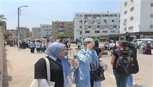 تباين آراء طلاب الثانوية العامة حول امتحاني الاقتصاد والإحصاء بالقليوبية- صور