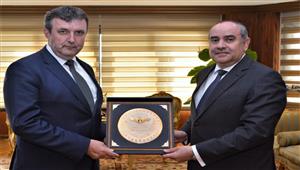 منار يبحث التعاون المشترك مع وزير التكنولوجيا والصناعة المجري