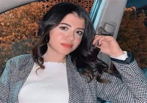 فنان يزور والد فتاة المنصورة ويقبل رأسه.. فيديو