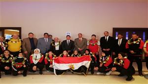 وزير الشباب والرياضة يستقبل بعثة الأثقال بالمطار بعد حصولهم على 14 ميدالية ببطولة العالم