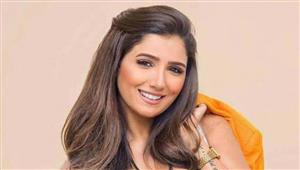 مي عمر تخطف الأنظار بفستان قصير .. والجمهور يعلق (صور)