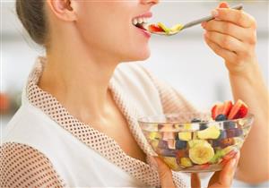 دراسة تزف بشرى للنساء: تناول حفنة من هذه الفاكهة يوميا يمنع هشاشة العظام