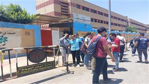 توافد طلاب الثانوية العامة لأداء امتحاني الكيمياء والجغرافيا