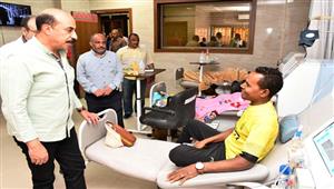 بالصور- محافظ أسوان يتفقد أعمال التوسعات الجارية بالمستشفيات الجامعية