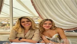 ابنة عمرو دياب تنشر صورة مع والدتها وصديقها في باريس