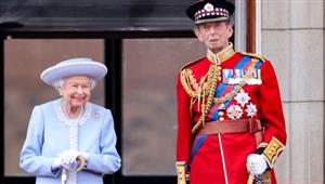 من هو الدوق الذي ظهر بجانب الملكة إليزابيث في الاحتفالات باليوبيل البلاتيني؟ 