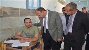 بالصور- نائب رئيس جامعة الأزهر يتفقد امتحانات الترم الثاني بفرع أسيوط 