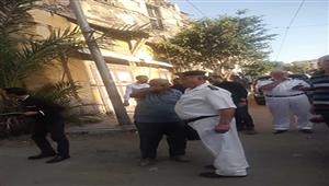 إصابة مواطن في انهيار سقف عقار بالإسكندرية.. والحماية المدنية تنقذ السكان - صور