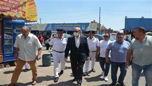 محافظ القليوبية يتفقد محطات الوقود ومواقف السيارات للتأكيد على التعريفة الجديدة -صور