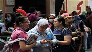 طلاب علمي رياضة يؤدون امتحان الجبر والهندسة الفراغية بأسيوط