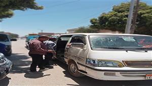 إيقاف وغرامة.. قرار عاجل لمحافظ الفيوم بشأن 7 سيارات أجرة - صور