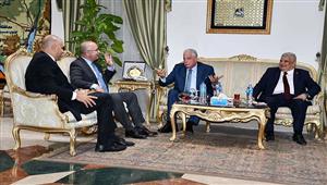 بحث توقيع اتفاقية توأمة بين شرم الشيخ وفانكوفر الكندية - صور