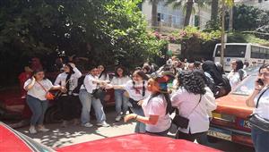 الكابوس انتهى.. رقص وشماريخ أمام لجان الثانوية العامة في الإسكندرية- فيديو وصور