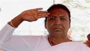 أول رئيسة للهند من عرقيات السكان الأصليين تؤدي اليمين الدستورية