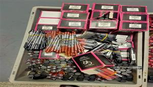 إحباط محاولة تهريب 1186 عبوة مستحضرات تجميل في مطار برج العرب- صور