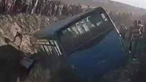 14 ضحية في المصرف.. لحظة رفع أتوبيس الإسكندرية المنكوب - فيديو وصور