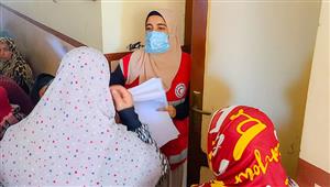 بالصور- الكشف على 434 مواطنًا ضمن  قافلة "حياة كريمة" بكفر الزيات 