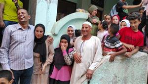 أفراح وزغاريد بمنزل أولى الدبلومات التجارية.. والطالبة: كنت نايمة (فيديو وصور)