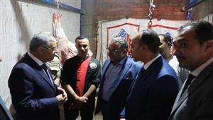 محافظ المنيا يتفقد معرض السلع الغذائية ومنفذ بيع اللحوم في بني مزار